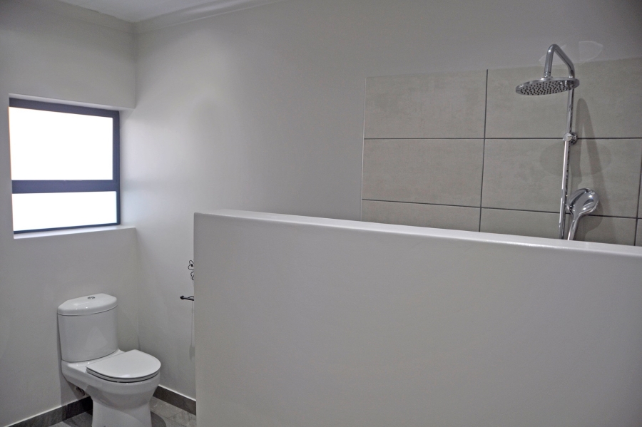 5 Bedroom Property for Sale in Reebok Western Cape